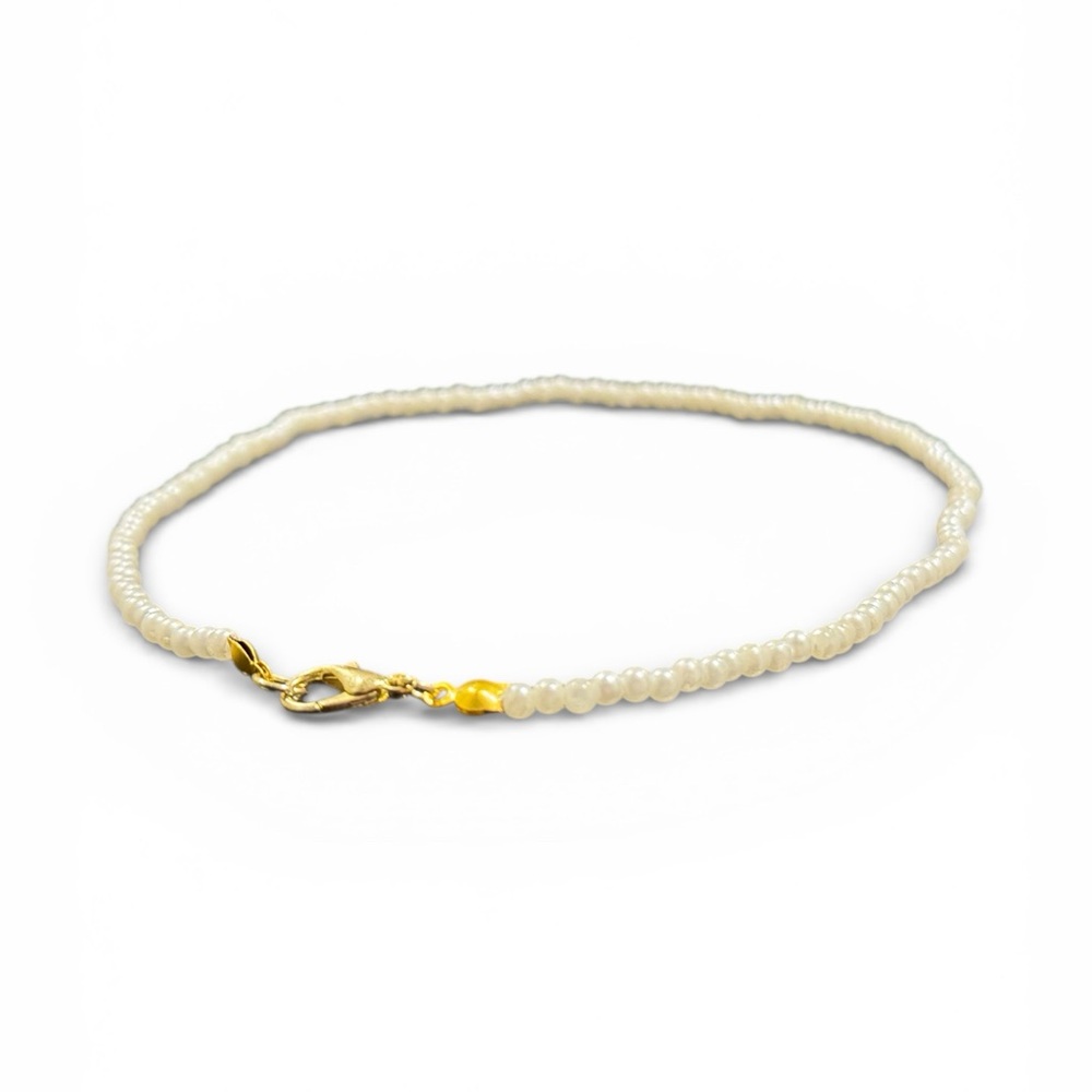 Elegant Pearl Necklace with Gold Clasp